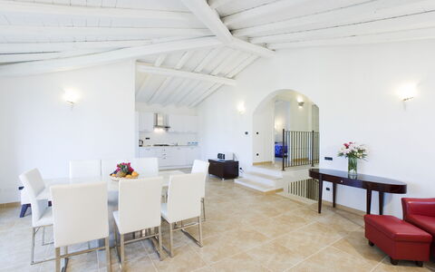 Villa Leccio 2: Interior Design, Pavimentazione, Soffitto, Mobilia, Pavimento, Appartamento, Camera, Divano, Sedia