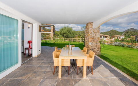 Villa Fico D'india 1: Ricorrere, Eco Hotel