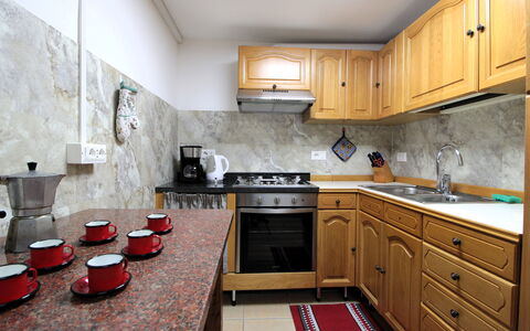 Baita Costa Di Gial: Cucina, Elettrodomestico Da Cucina, Controsoffitto, Apparecchio Major, Cabinetry, Mobilia, Interior Design, Legna, Pavimentazione, Elettrodomestico