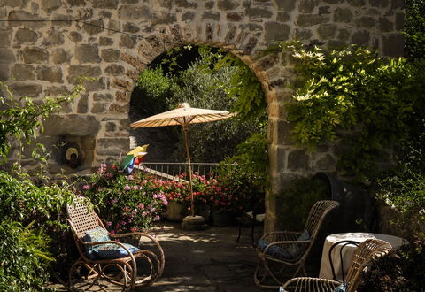 Agriturismo Arcera Apartments: Vaso Di Fiori, Mobilia, Giardino, Pianta Della Casa, Mobili Da Esterno, Sedia, Flagstone, Cortile, Tavolo Esterno