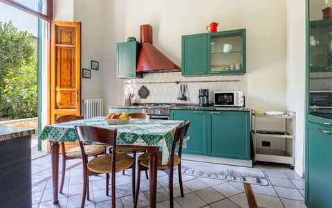 Casa Olivia With Garden And Wifi: Interior Design, Pavimentazione, Mobilia, Cucina, Pavimento, Apparecchio Major, Camera, Casa, Elettrodomestico Da Cucina, Cabinetry