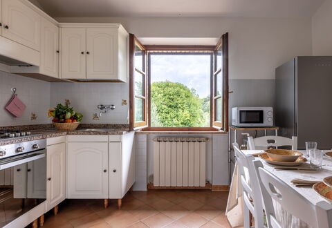 Oliveto Del Cantarello: Interior Design, Elettrodomestico Da Cucina, Cucina, Legna, Mobilia, Pavimentazione, Apparecchio Major, Cabinetry, Controsoffitto, Camera
