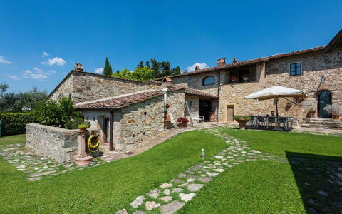 Villa Belchianti: Estate, Villetta, Agriturismo, Backyard, Giardino, Prato, Cortile, Villa, Flagstone, Landscaping