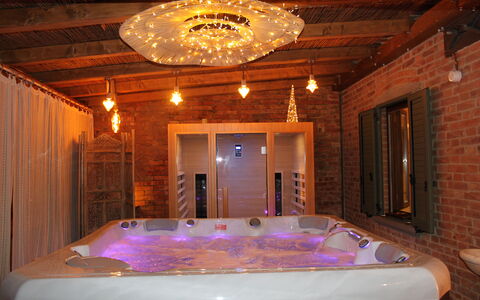 Holiday Home Croce With Spa: Interior Design, Mobilia, Legna, Pavimentazione, Soffitto, Pavimento, Illuminazione, Lampada, Camera, Casa