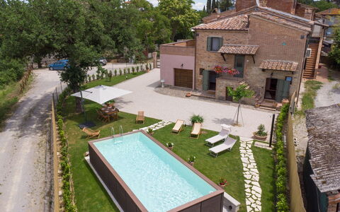 Holiday Home Croce With Spa: Piscina, Zona Residenziale, Casa, Casa, Lotto, Ricorrere, Insediamento Umano, Urban Design, Estate, Giardino
