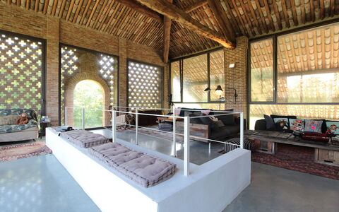 Villa Poggio Zucchino, Pool, Wellness, Piacenza: Interior Design, Pavimentazione, Pavimento, Legna, Mobilia, Soffitto, Illuminazione, Architettura, Pavimento In Legno, Soggiorno