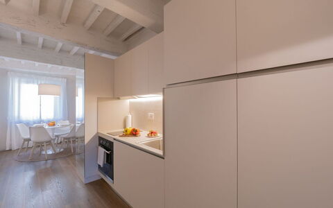 Guelfa 60: Pavimentazione, Interior Design, Legna, Pavimento, Soffitto, Cucina, Camera, Controsoffitto, Elettrodomestico Da Cucina, Apparecchio Major