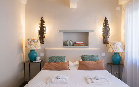 Guelfa 60: Mobilia, Letto, Interior Design, Camera Da Letto, Bedding, Parete, Lenzuolo, Cuscino, Camera, Lancia Cuscino