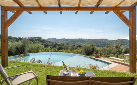 Villa Costa al Bagno: Collina, Mobili Da Esterno, Shade, Catena Montuosa, Eco Hotel, Giardino, Valle, Cresta, Landscaping, Piscina