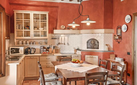 Villa Costa al Bagno: Mobilia, Interior Design, Pavimentazione, Cucina, Cabinetry, Pavimento, Legna, Sedia, Soffitto, Camera