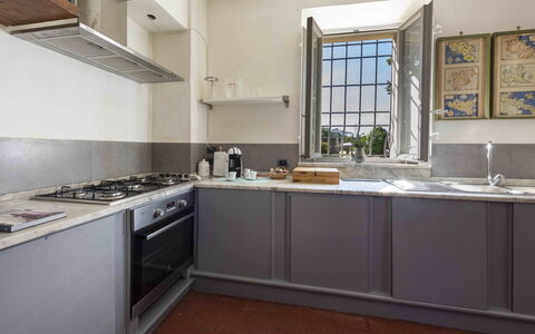 Villa Tambellini De Fondra: Cucina, Elettrodomestico Da Cucina, Apparecchio Major, Controsoffitto, Cucina Stufa, Stufa A Gas, Cabinetry, Interior Design, Elettrodomestico, Stufa