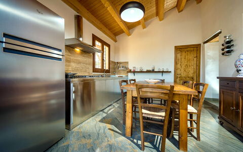 Villa La Musa: Interior Design, Mobilia, Pavimentazione, Legna, Soffitto, Casa, Pavimento, Controsoffitto, Cucina, Camera
