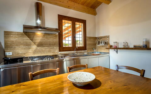 Villa La Musa: Cucina, Interior Design, Controsoffitto, Pavimentazione, Legna, Casa, Soffitto, Mobilia, Cabinetry, Elettrodomestico Da Cucina