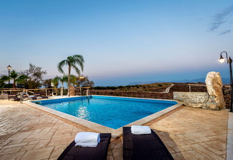 Villa La Musa: Blu, Piscina, Ricorrere, Mobili Da Esterno, Eco Hotel, Hotel, Villa, Lettino, Resort Citta ', Ombrello