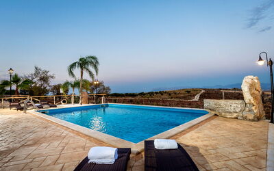 Villa La Musa: Blu, Piscina, Ricorrere, Mobili Da Esterno, Eco Hotel, Hotel, Villa, Lettino, Resort Citta ', Ombrello