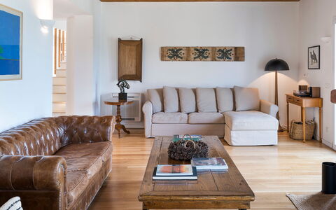 Casaita: Mobilia, Interior Design, Divano, Pavimentazione, Legna, Soggiorno, Pavimento, Camera, Tavolo, Casa