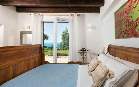 Casaita: Mobilia, Letto, Interior Design, Camera Da Letto, Pavimentazione, Bedding, Lenzuolo, Legna, Pavimento, Camera