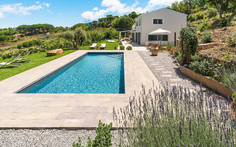 Casaita: Giardino, Piscina, Landscaping, Passerella, Estate, Flagstone, Backyard, Ricorrere, Villa, Eco Hotel
