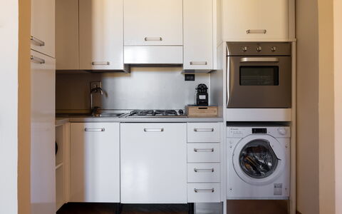 Cuore Di Firenze Apartment: Elettrodomestico Da Cucina, Cucina, Apparecchio Major, Controsoffitto, Cabinetry, Elettrodomestico, Cucina Stufa, Stufa, Pavimentazione, Interior Design