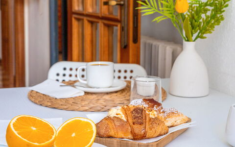 Casa La Conchiglia: Tavola, Cibo, Serveware, Bicchieri, Tazza, Dishware, Ingrediente, Tazza Di Caffè