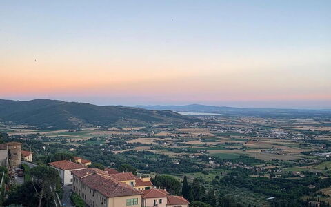 Casa Castelli: Orizzonte, Collina, Paesaggio, Highland, Area Rurale, Insediamento Umano, Hill Station, Mattina, Villaggio, Sera