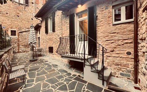 Casa Castelli: Parete, Brick, Materiale Composito, Muratura, Porta, Le Scale, Muro ​​Di Pietra, Cobblestone, Corrimano