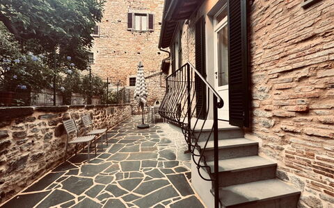 Casa Castelli: Parete, Brick, Materiale Composito, Muratura, Muro ​​Di Pietra, Cobblestone, Le Scale, Flagstone, Corrimano