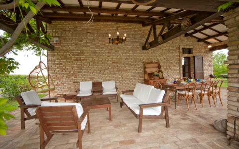 Villa Incanto: Mobilia, Legna, Mobili Da Esterno, Sedia, Casa, Portico, Villetta, Porta, Shade, Giardino
