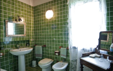 Villa Incanto: Pavimentazione, Idraulico Fixture, Piastrella, Lampada, Design, Rubinetto, Pianta Della Casa, Bagno, Lavello, Idraulico