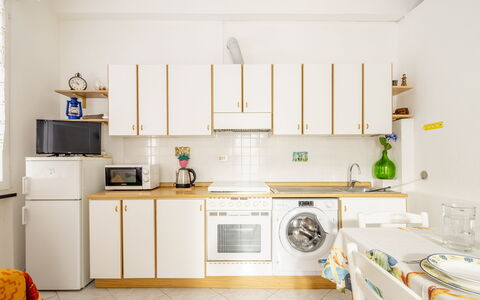 Casa Dolly, Monterosso 5 Terre: Apparecchio Major, Interior Design, Elettrodomestico Da Cucina, Pavimentazione, Mobilia, Camera, Cucina, Pavimento, Elettrodomestico, Soffitto