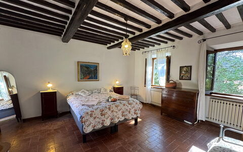 Allo Scoiattolo: Parete, Legna, Mobilia, Camera Da Letto, Soffitto, Camera, Casa, Letto, Telaio Del Letto, Bedding