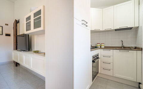 Carigi: Elettrodomestico Da Cucina, Cucina, Controsoffitto, Pavimentazione, Interior Design, Apparecchio Major, Cabinetry, Legna, Pavimento, Soffitto
