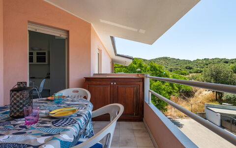 Carigi: Appartamento, Balcone, Color Legno, Sedia, Shade, Mobili Da Esterno, Latifoglie, Cucina & Sala Da Pranzo Tavolo, Deck, Portico