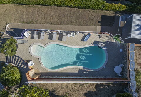 Villa Caroline, Private Pool and Seaview: Blu, Piscina, Ricorrere, Mobili Da Esterno, Tempo Libero, Materiale Composito, Giochi D'Acqua, Shade, Eco Hotel, Landscaping