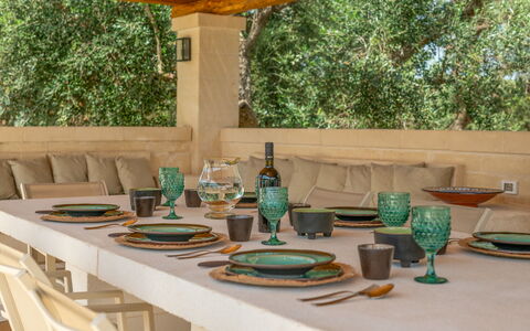 Trulli di Luccio: Mobilia, Tavola, Tavolo, Interior Design, Serveware, Cucina & Sala Da Pranzo Tavolo, Sedia, Dishware, Sala Da Pranzo, Porcellana