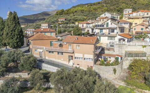 Casa di Bruna Seaview, Albenga: Costruzione, Parete, Zona Residenziale, Casa, Casa, Tetto, Cittadina, Architettura, Quartiere, Insediamento Umano