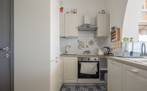 Casa di Bruna Seaview, Albenga: Cucina, Elettrodomestico Da Cucina, Interior Design, Pavimentazione, Controsoffitto, Cabinetry, Mobilia, Legna, Apparecchio Major, Pavimento