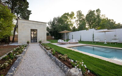 Palazzo Villani Lubelli: Giardino, Estate, Landscaping, Giochi D'Acqua, Piscina, Design, Cortile, Shade, Cortile, Backyard