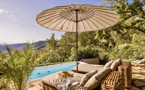 Villa Chiovada: Mobili Da Esterno, Mobilia, Ombrello, Ricorrere, Shade, Eco Hotel, Sedia, Piscina, Tempo Libero, Lettino