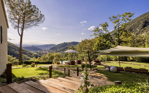 Villa Chiovada: Geografia Montane, Paesaggio Naturale, Collina, Paesaggio, Highland, Area Rurale, Hill Station, Catena Montuosa, Giardino, Valle