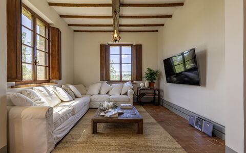 Aqua Bio Retreat: Mobilia, Interior Design, Pavimentazione, Parete, Divano, Legna, Pavimento, Soggiorno, Casa, Camera