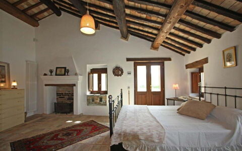 Villa la Dolcevita: Mobilia, Parete, Interior Design, Legna, Soffitto, Camera, Letto, Pavimentazione, Camera Da Letto, Cornice