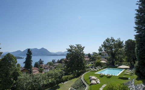 Alina Villa: Albero, Geografia Montane, Montagna, Collina, Paesaggio Naturale, Zona Residenziale, Paesaggio, Highland, Catena Montuosa, Casa
