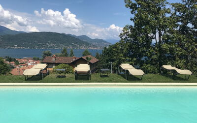 Alina Villa: Geografia Montane, Montagna, Piscina, Collina, Ricorrere, Catena Montuosa, Mobili Da Esterno, Hill Station, Eco Hotel, Resort Citta '