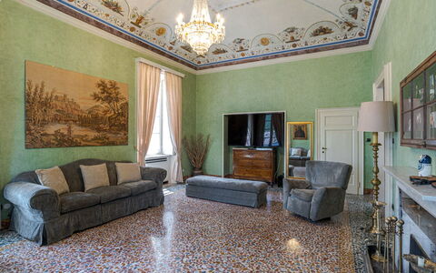 Gallietta: Parete, Pavimentazione, Interior Design, Pavimento, Mobilia, Soffitto, Illuminazione, Camera, Soggiorno, Tappeto