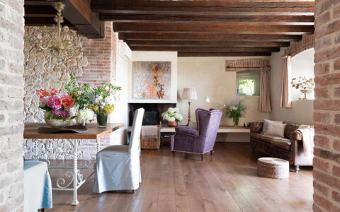 Asolina Villa: Mobilia, Parete, Interior Design, Pavimentazione, Legna, Pavimento, Tavolo, Casa, Pavimento In Legno, Soggiorno