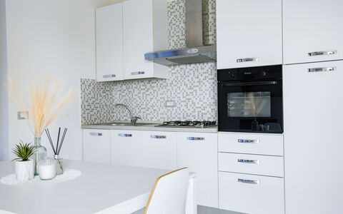 Villa Altavista: Cucina, Controsoffitto, Apparecchio Major, Cabinetry, Elettrodomestico Da Cucina, Legna, Interior Design, Pavimentazione, Cucina Stufa, Casa