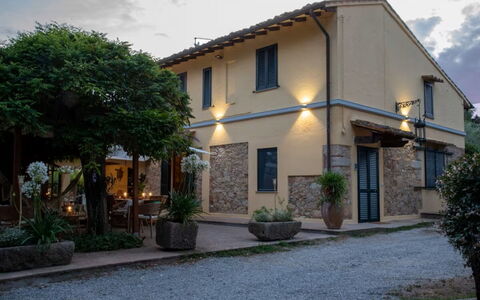Podere la Botte, Pool, Lari: Porta, Casa, Vaso Di Fiori, Shade, Pianta Della Casa, Estate, Cortile, Tenda, Balcone, Driveway