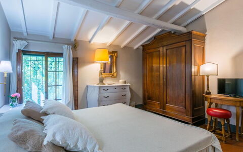 Podere la Botte, Pool, Lari: Mobilia, Letto, Camera Da Letto, Interior Design, Lenzuolo, Bedding, Illuminazione, Pavimentazione, Telaio Del Letto, Camera