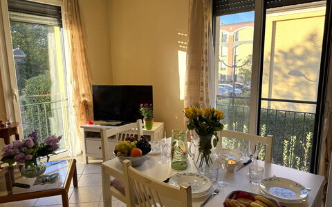 Al Civico 80: Mobilia, Sedia, Tavolo, Legna, Interior Design, Sala Da Pranzo, Cucina & Sala Da Pranzo Tavolo, Pavimentazione, Camera, Pavimento